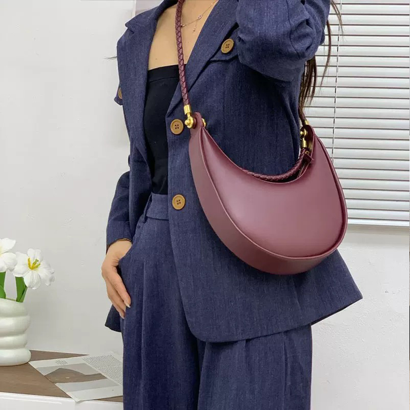 Classic Round Moon Slim Bags F - Luxury Bags 2026 のレビューと価格